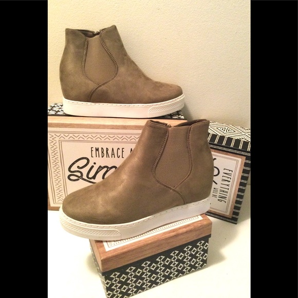 Shoes - Women’s Wedge Heel Sneakers